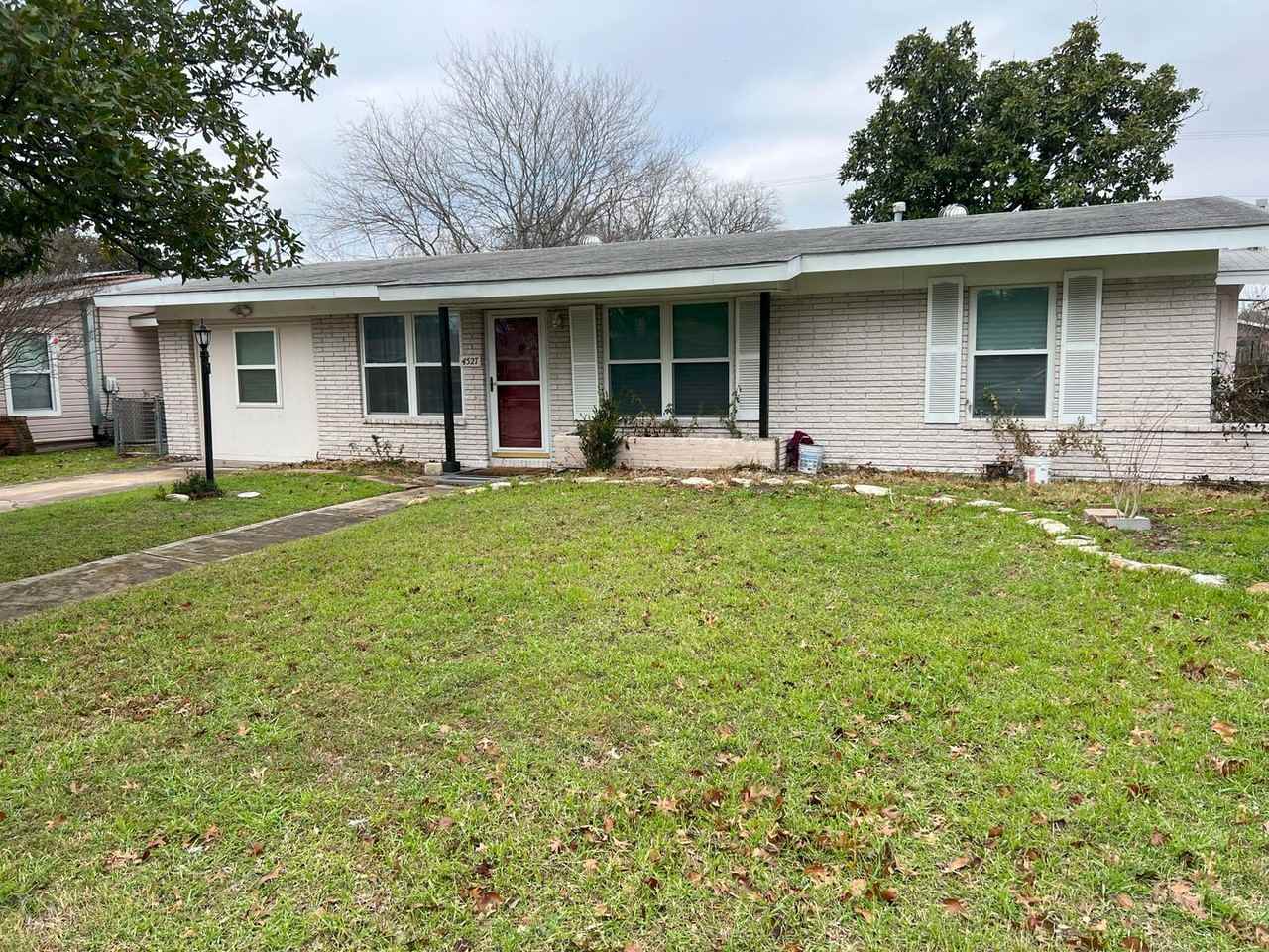 4527 Diamondhead Dr - Photo 2 of 26