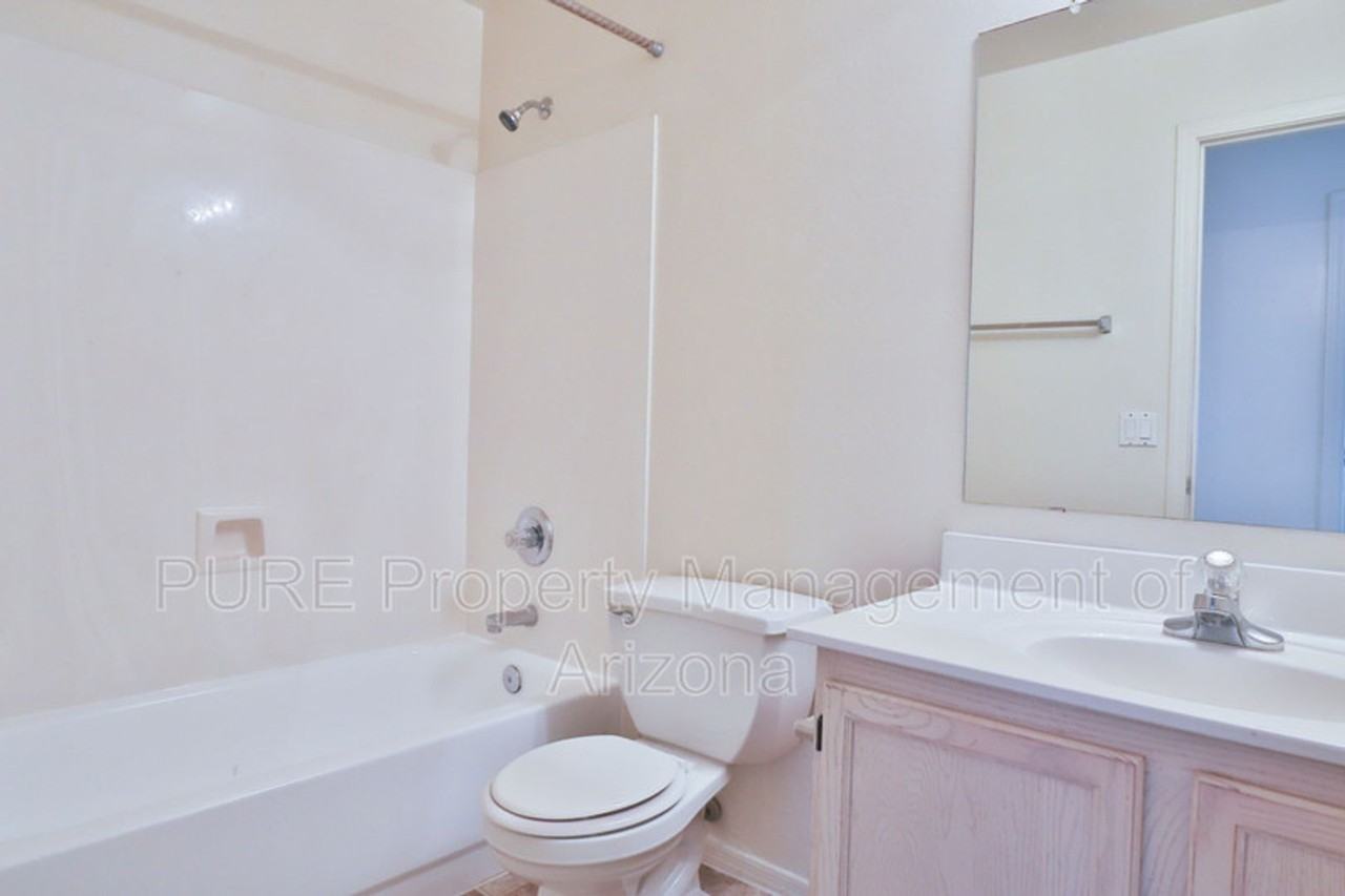 132 N Danyell Ct - Photo 3 of 9