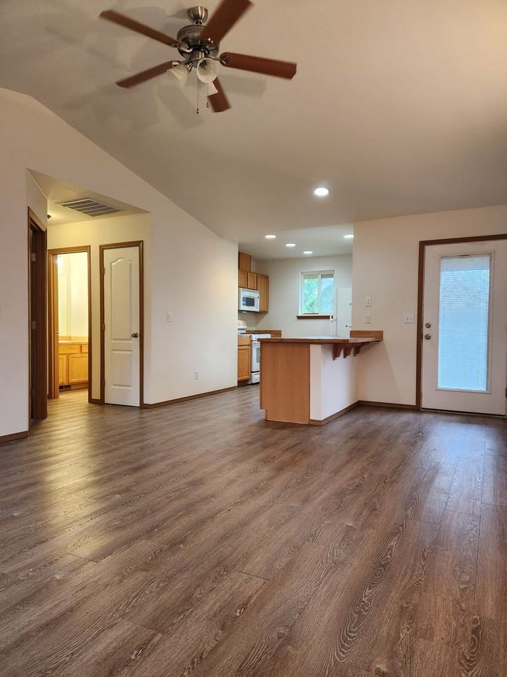 240 Poplar St - Photo 2 of 31