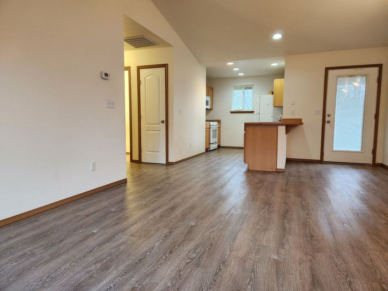 240 Poplar St - Photo 3 of 31