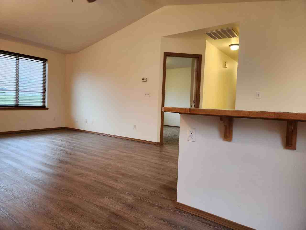 240 Poplar St - Photo 5 of 31