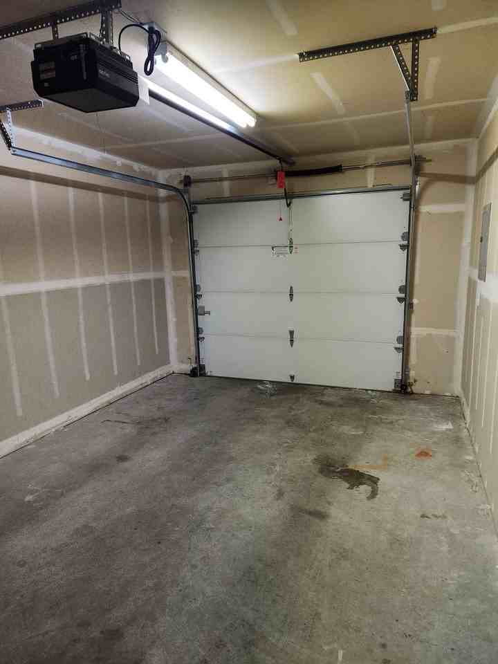 240 Poplar St - Photo 6 of 31