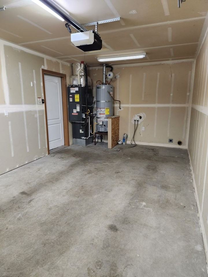 240 Poplar St - Photo 7 of 31