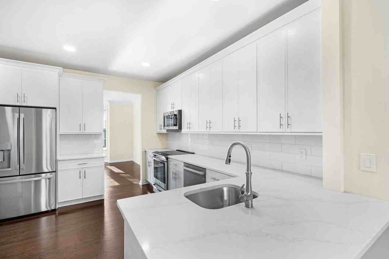 4 Lackawanna Ct - Photo 2 of 18