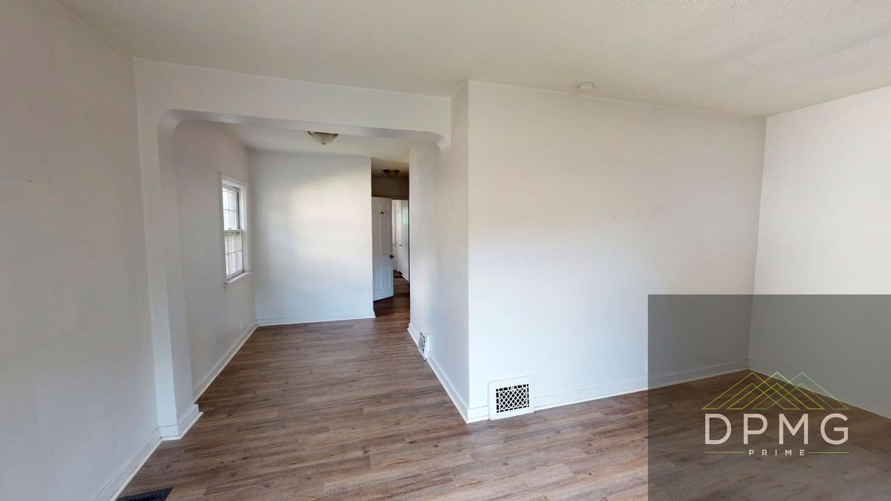 314 E Hillsdale St - Photo 5 of 11