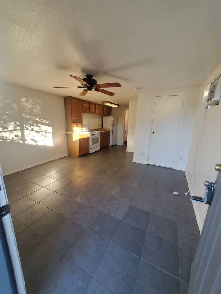 648 Good Hope St - Photo 6 of 7