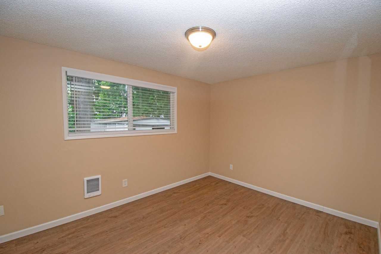 2202 E 35th St - Photo 3 of 16