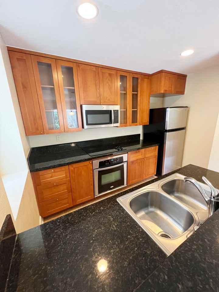 3050 Via Alicante #H - Photo 2 of 18