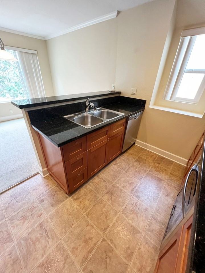 3050 Via Alicante #H - Photo 3 of 18