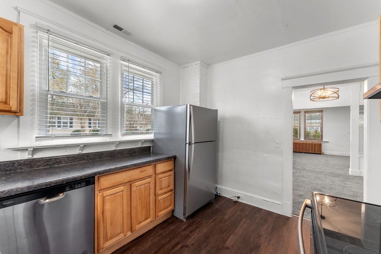 1801 Lasalle Ave - Photo 5 of 25