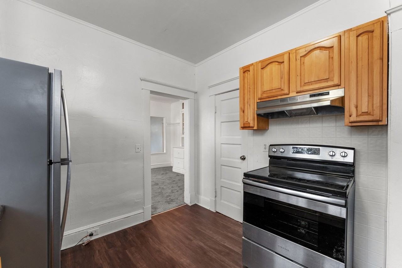 1801 Lasalle Ave - Photo 6 of 25