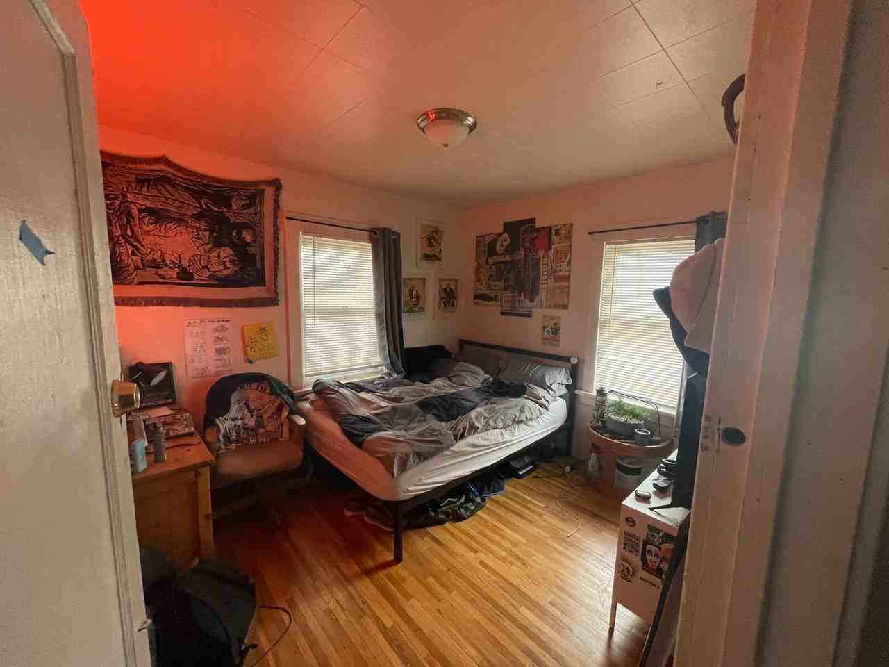 921 22nd St - Photo 3 of 18