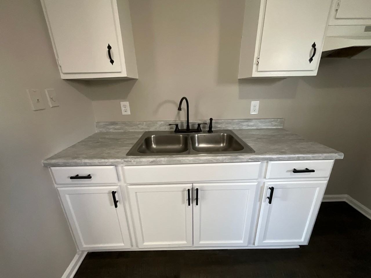 613 Watson St - Photo 2 of 22