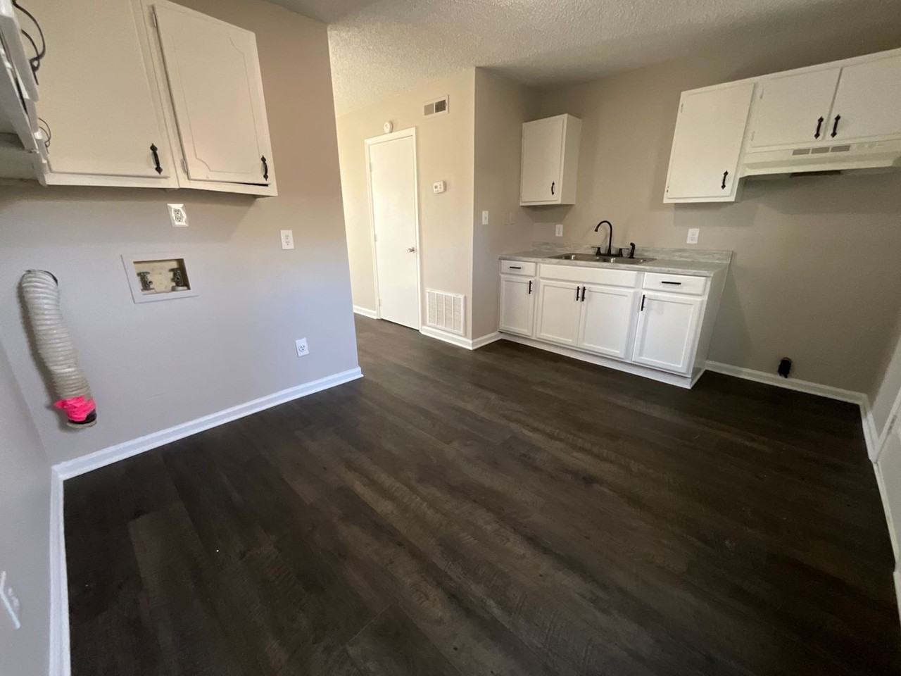 613 Watson St - Photo 3 of 22