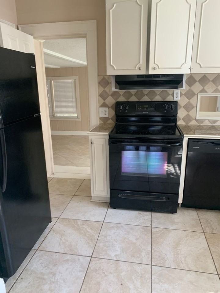 3485 Wellington Rd - Photo 3 of 11