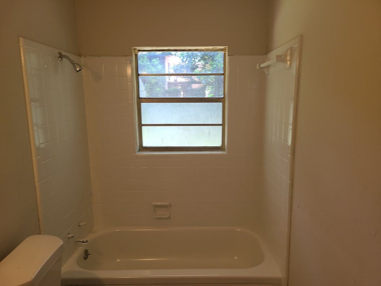 2112 Melanie Dr - Photo 3 of 7