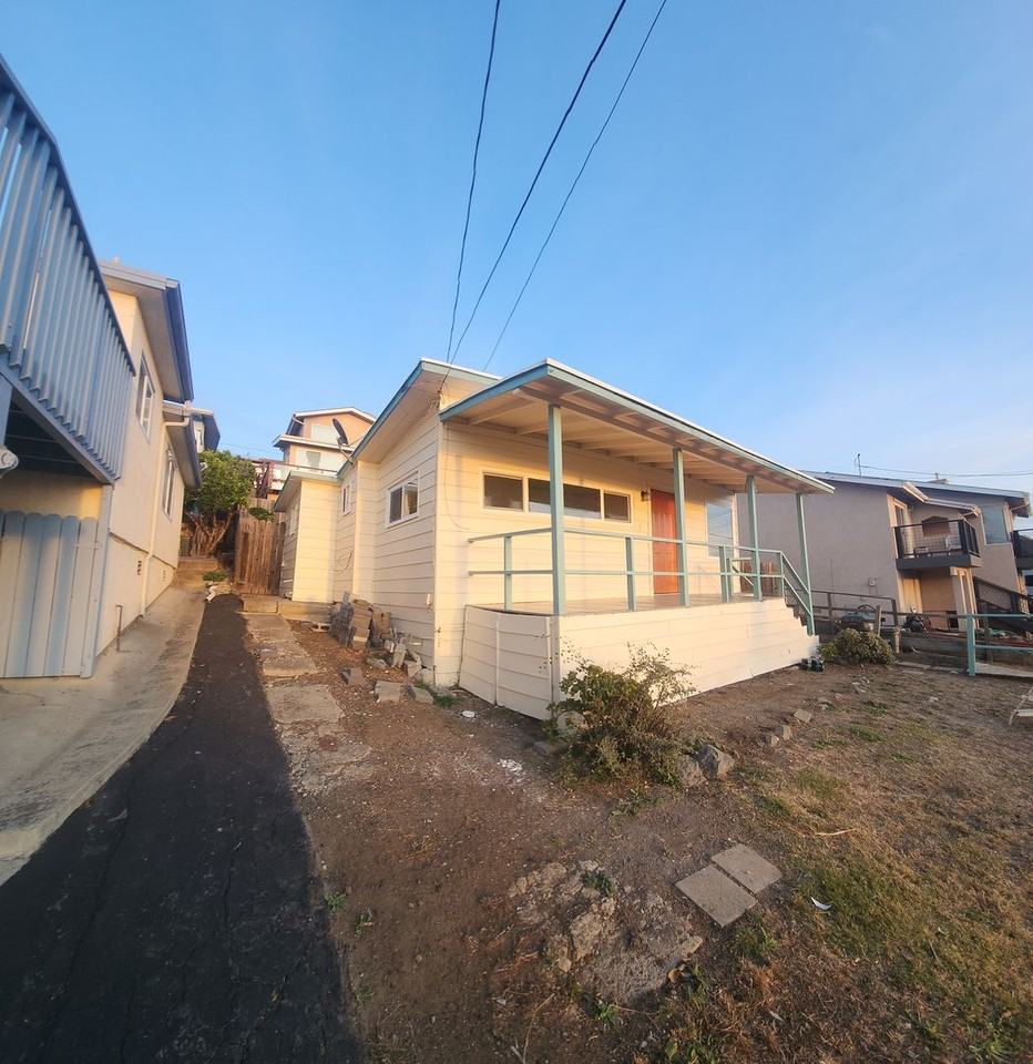 2636 Ironwood Ave - Photo 3 of 50