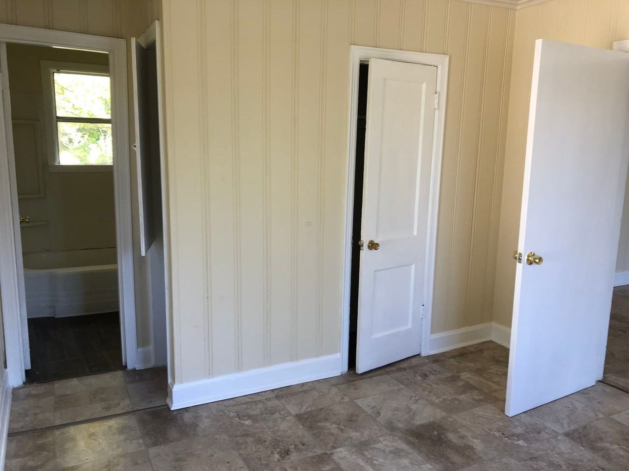 128 College Park Cir - Photo 5 of 9