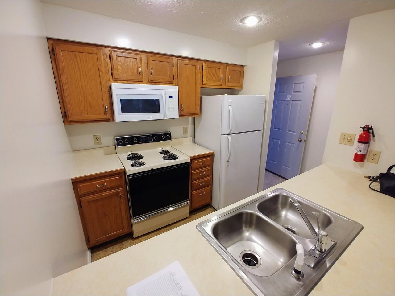 1314 S College Mall Rd - Photo 4 of 7