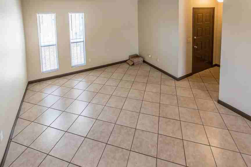 588 Sellers Pl - Photo 6 of 10