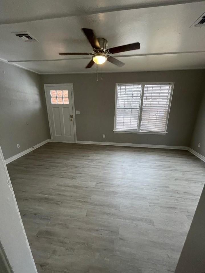 1117 Arkansas St - Photo 2 of 8