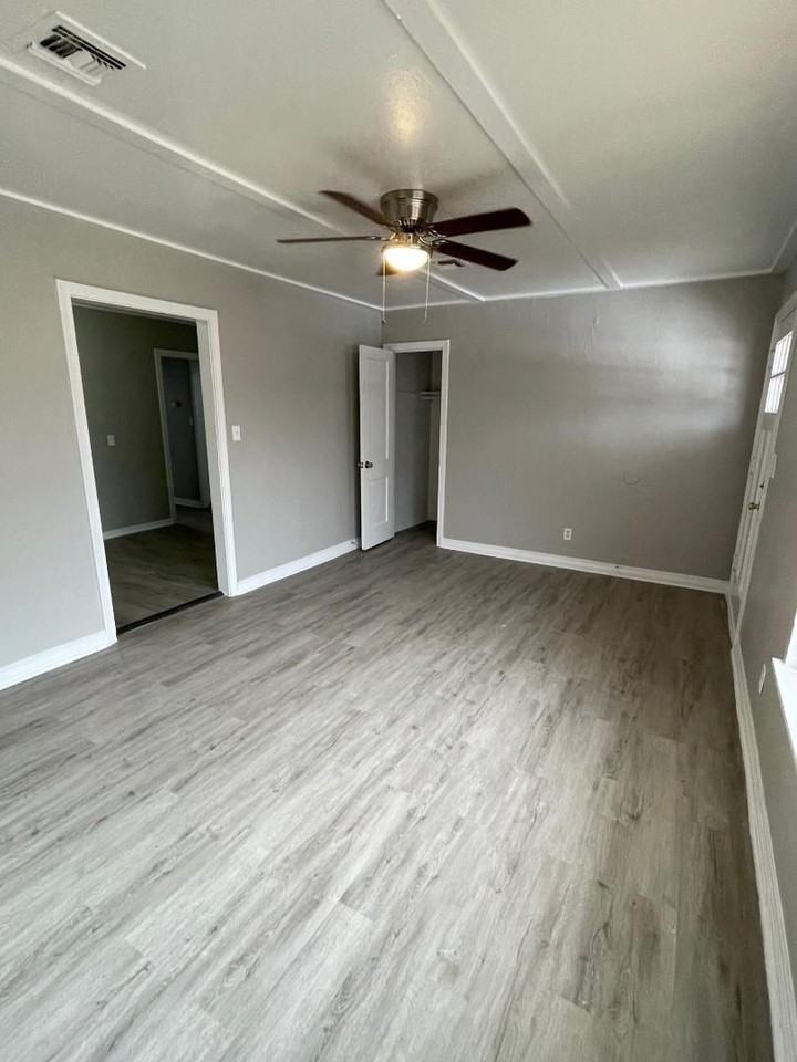 1117 Arkansas St - Photo 3 of 8