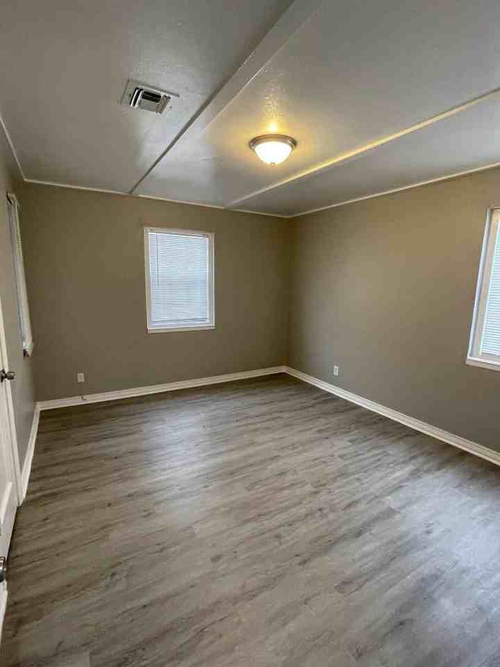 1117 Arkansas St - Photo 7 of 8