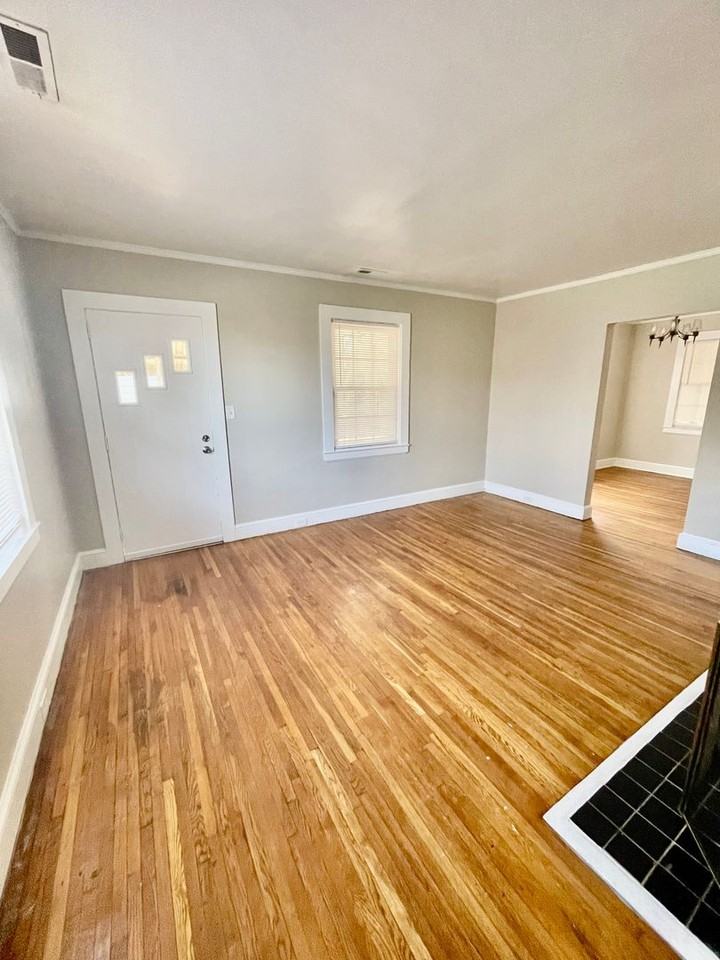 1101 Druid Cir - Photo 2 of 16