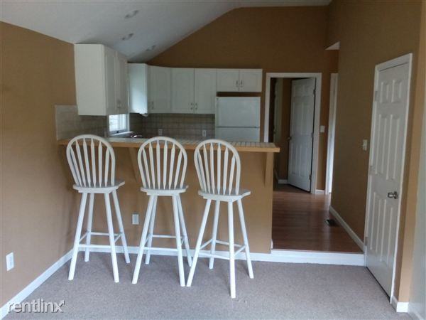 640 Oak St - Photo 2 of 10