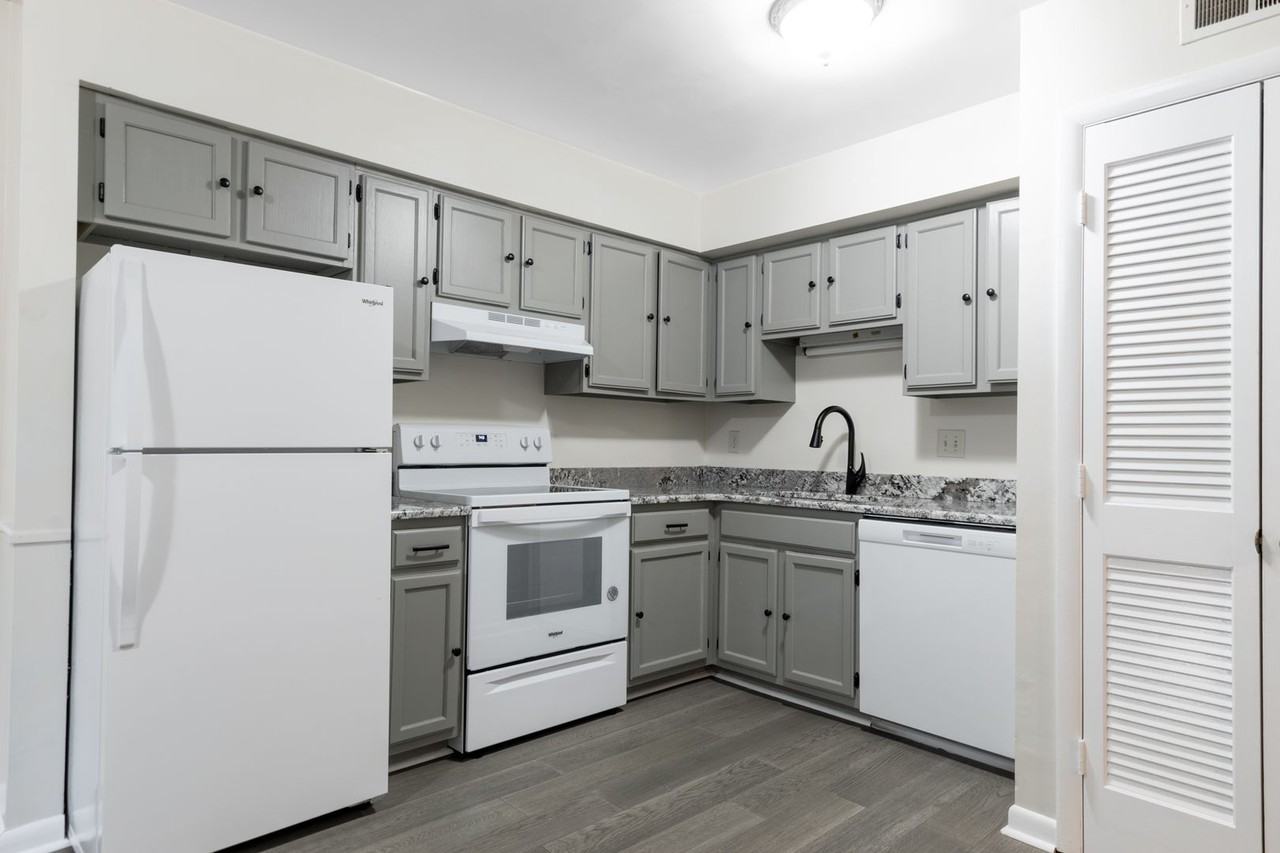 1725 Donlee Dr - Photo 4 of 14