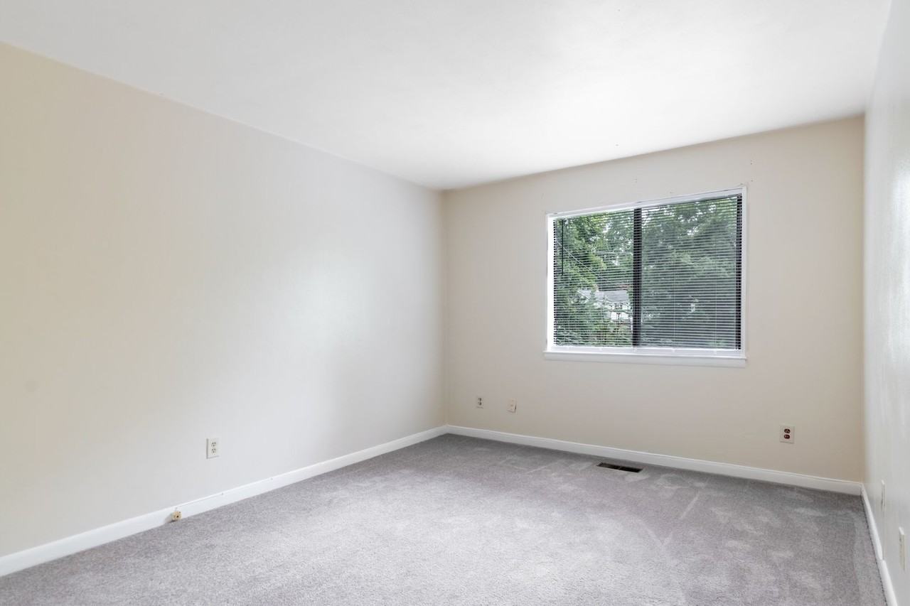 1725 Donlee Dr - Photo 7 of 14