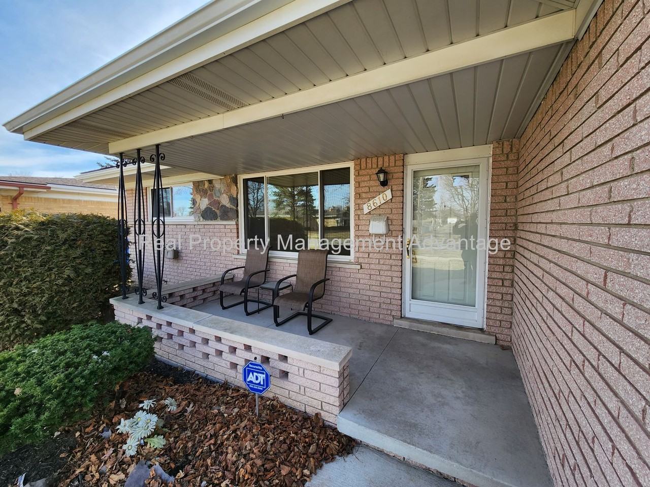 8610 Harder Dr - Photo 3 of 28