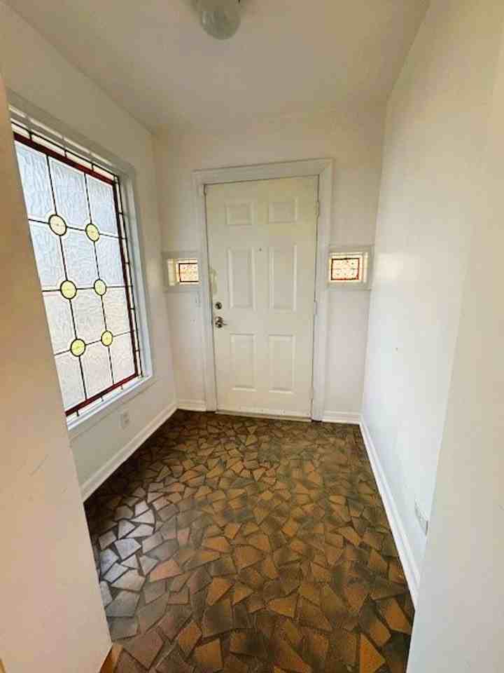 405 N Holden Rd - Photo 2 of 18