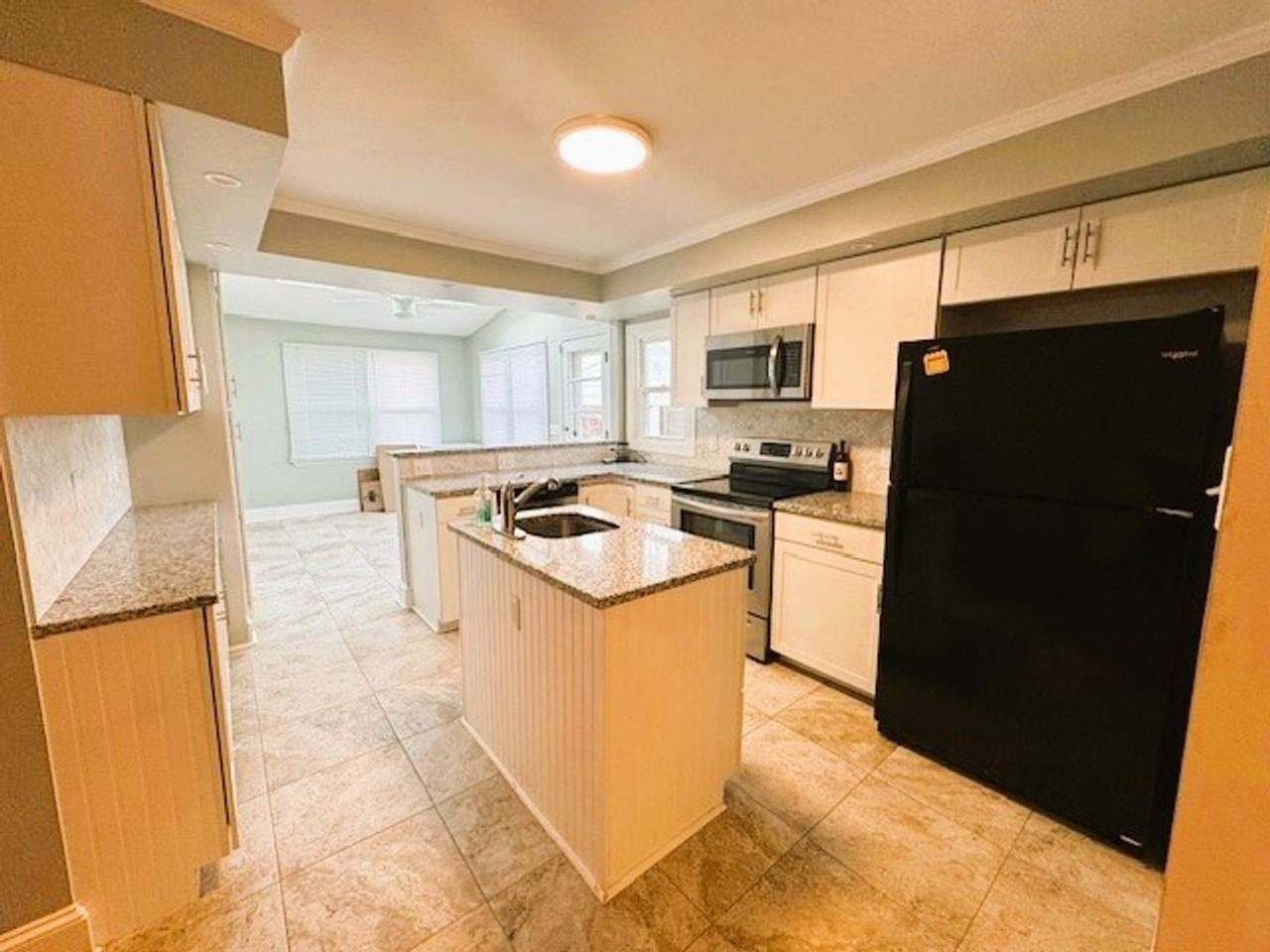 405 N Holden Rd - Photo 3 of 18