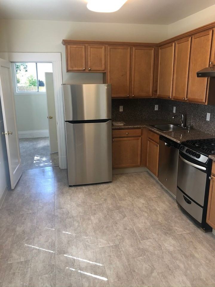 1329 Grove St - Photo 7 of 20