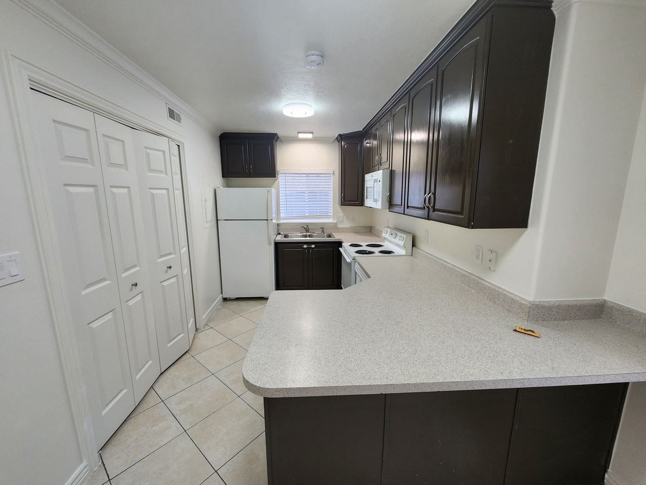 412 N 1080 W - Photo 4 of 11