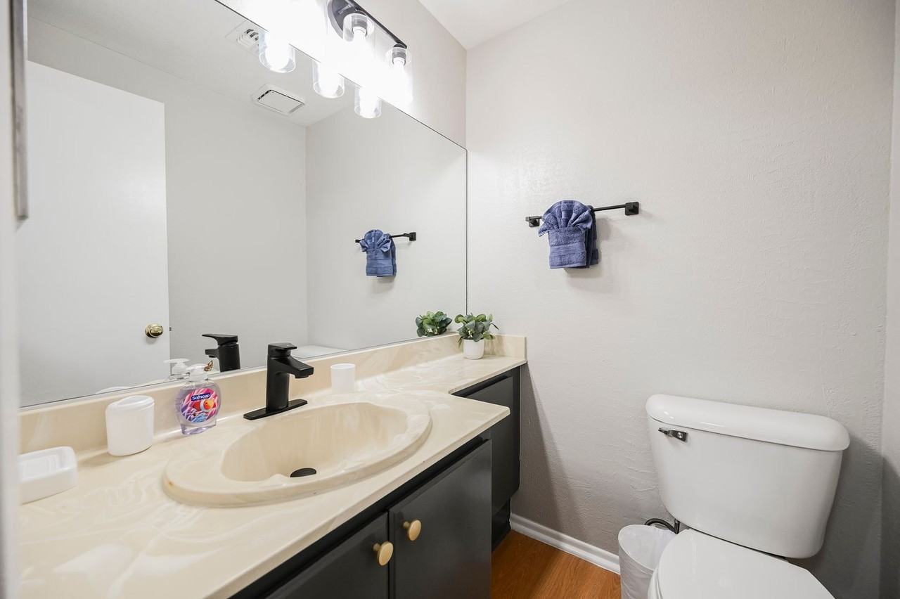 7157 Abbeyville Dr - Photo 3 of 26