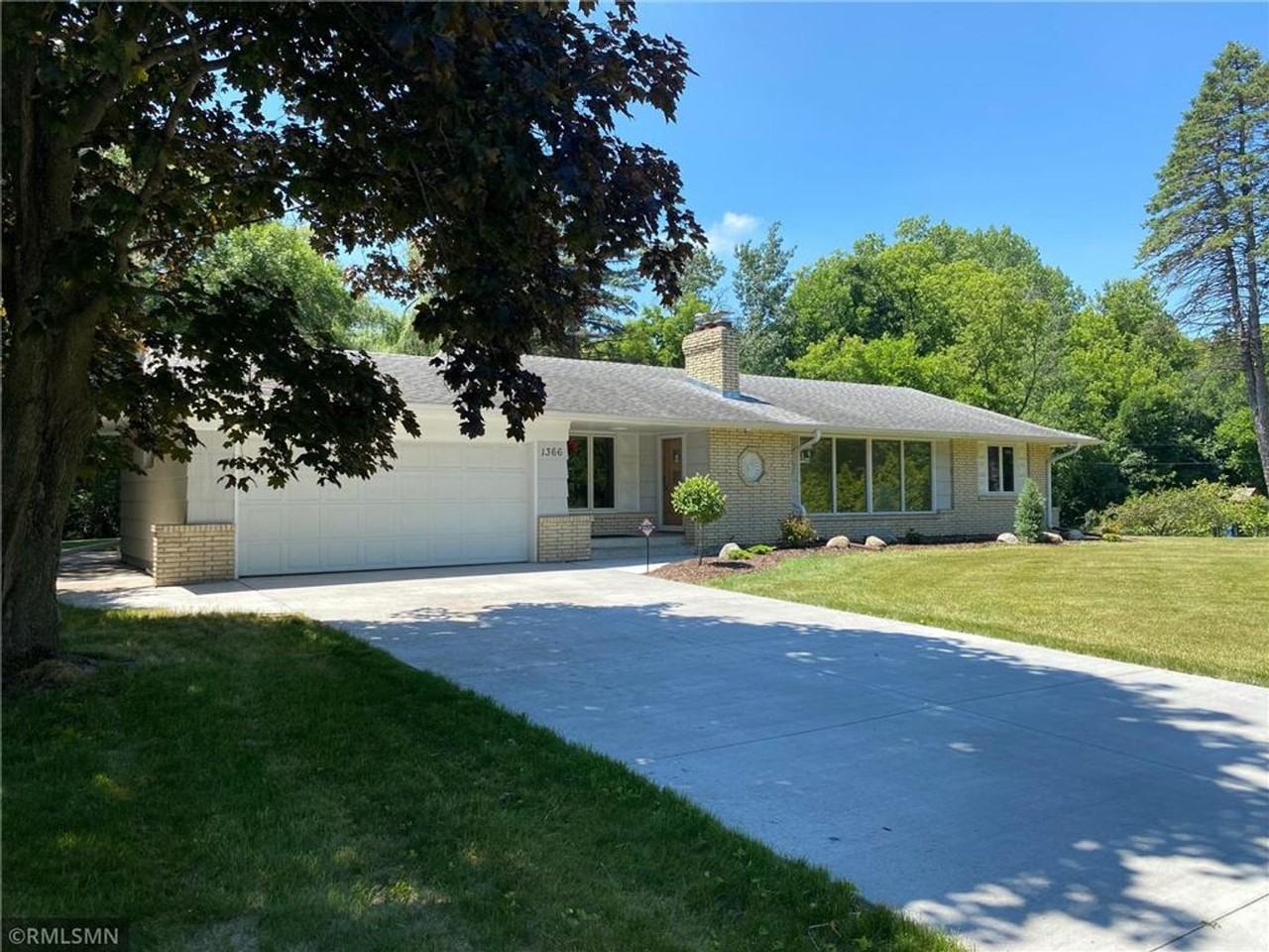 1366 Cummings Ln - Photo 2 of 20