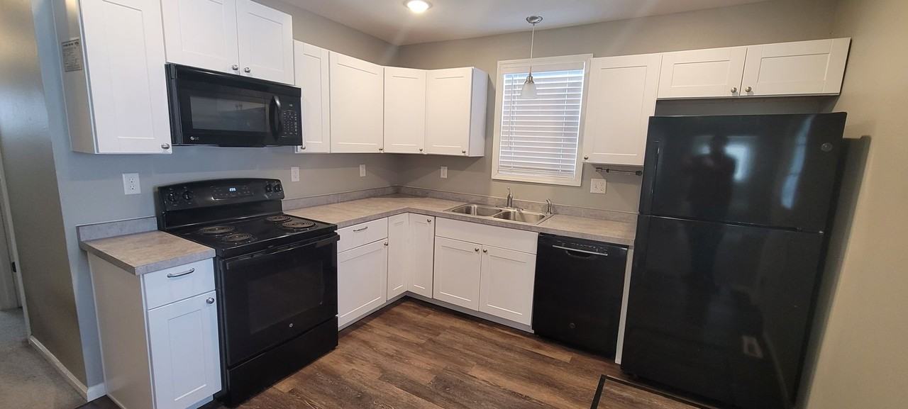 509 Lincoln Ave Se - Photo 2 of 12