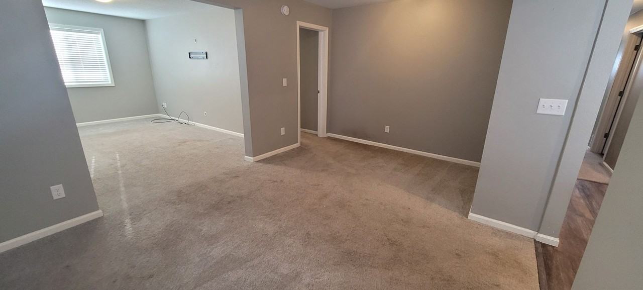 509 Lincoln Ave Se - Photo 3 of 12