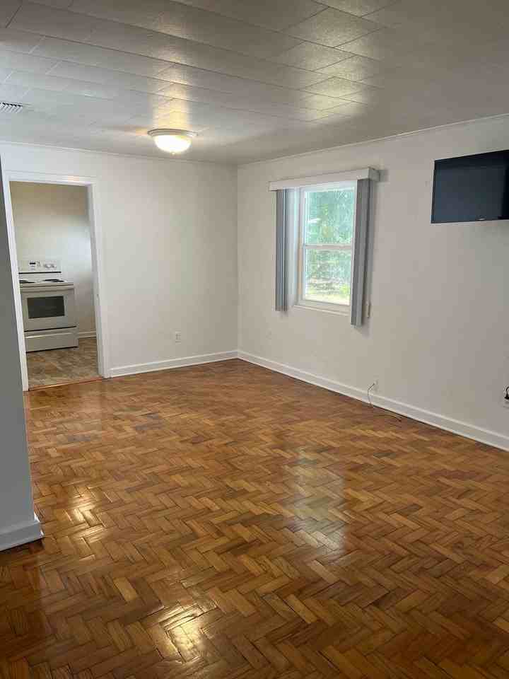 104 Sw 26th St - Photo 2 of 13