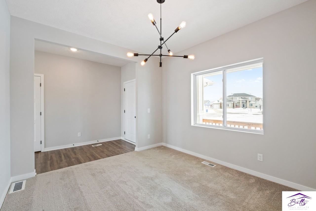 7816 S 195th St - Photo 2 of 32
