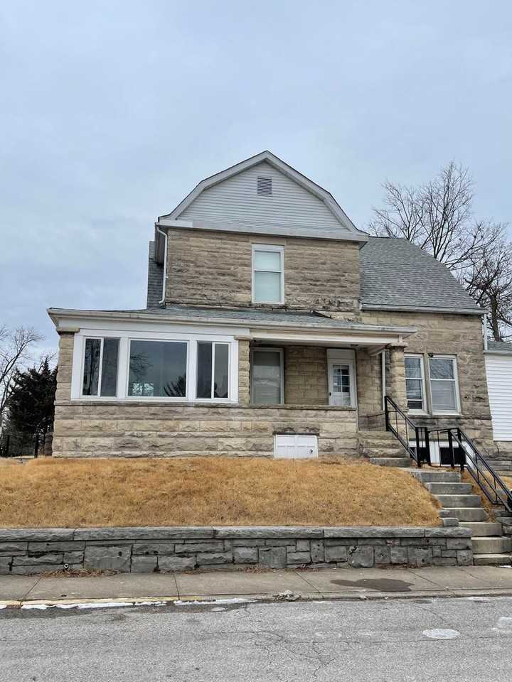 521 S Grant St - Photo 3 of 24