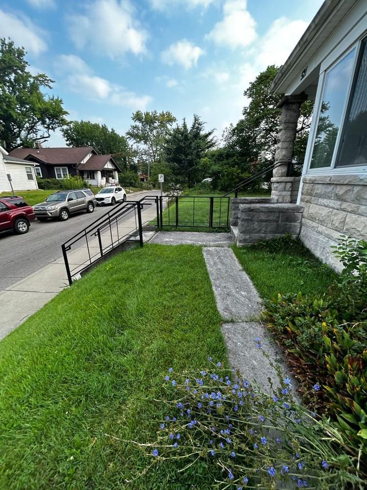 521 S Grant St - Photo 5 of 24