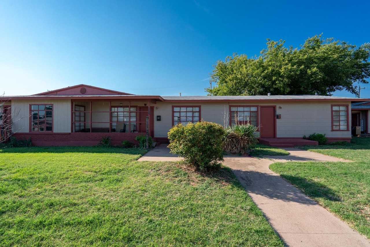 425 S Leggett Dr - Photo 2 of 31