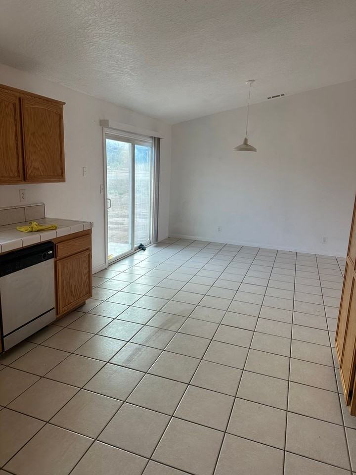 18809 Willow St - Photo 3 of 21