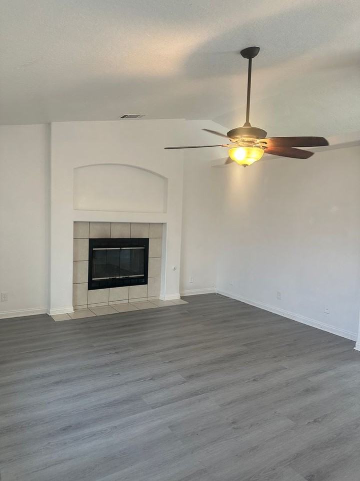 18809 Willow St - Photo 5 of 21