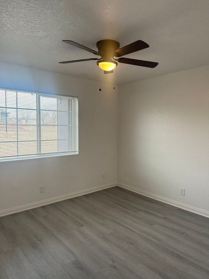 18809 Willow St - Photo 7 of 21