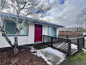 1825 Ne Roberts Ave - Photo 1 of 1