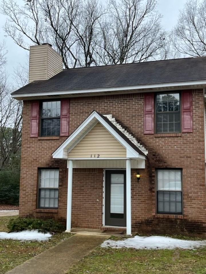 112 Briarwood Cir - Photo 2 of 11